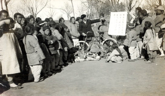 Dr. Hearn preaching to prisoners